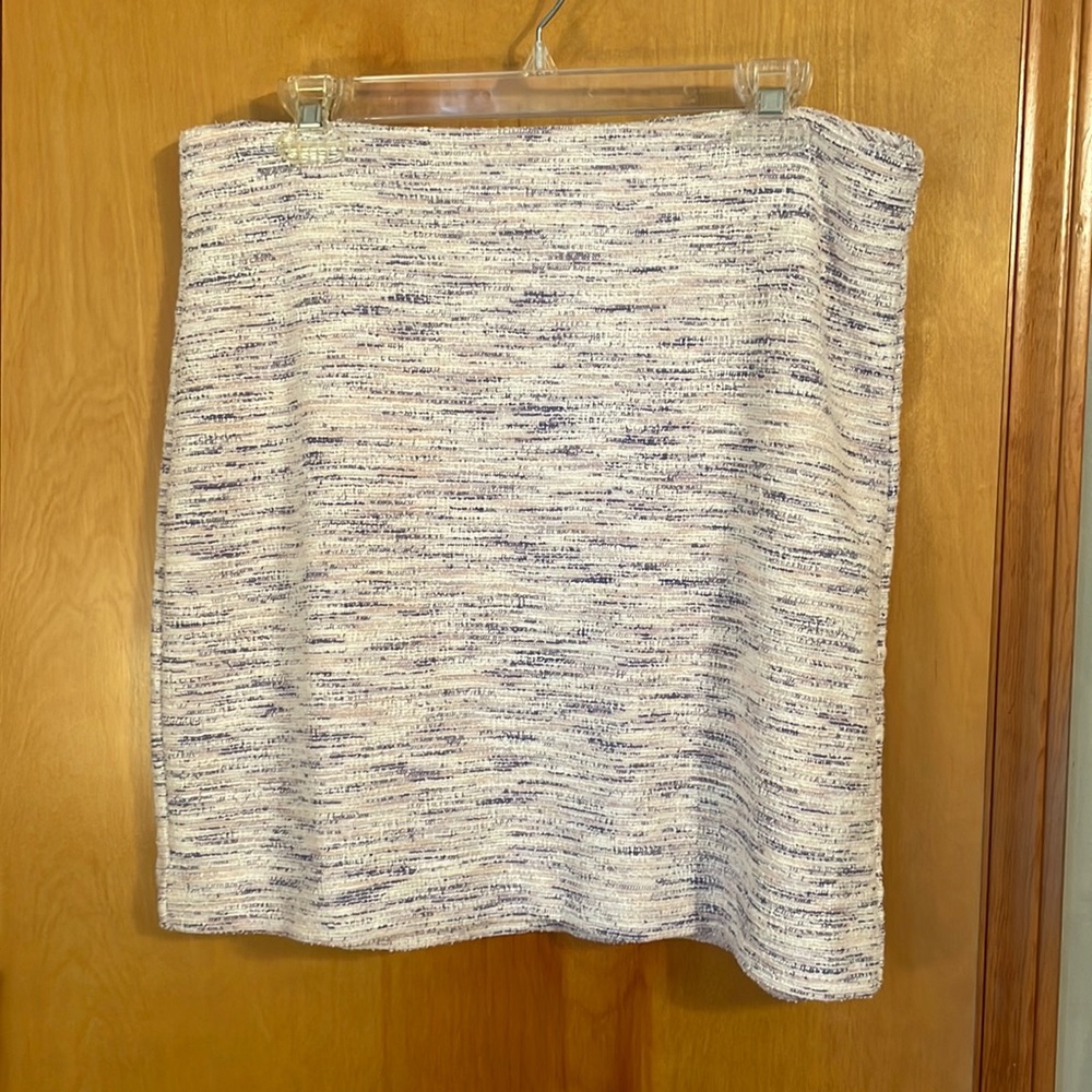 Loft 8 purple/white knee the guy skirt